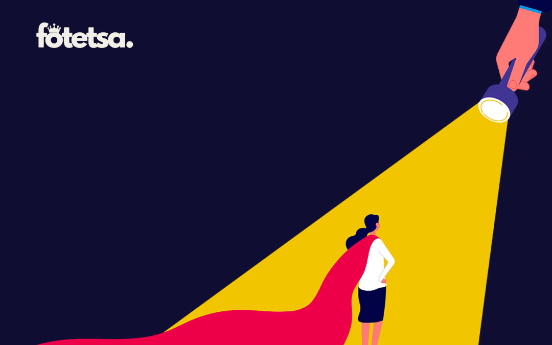 Image mise en avant – Illustration d’une candidate à Fotetsa avec une cape rouge et une lumière pointée vers elle Image mise en avant - Illustration d'une candidate à Fotetsa avec une cape rouge et une lumière pointée vers elle
