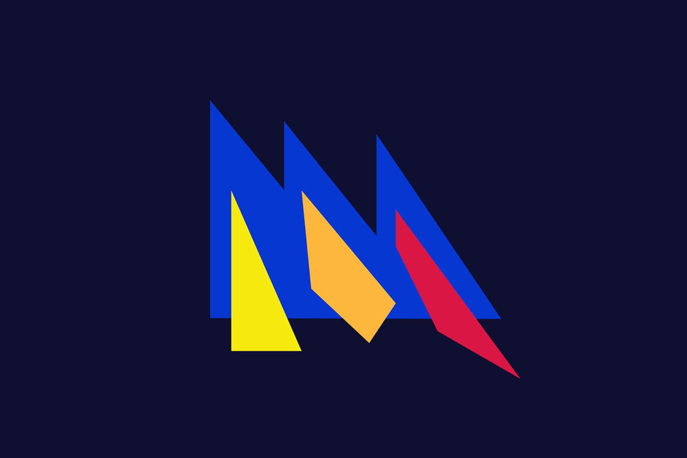 vignette-roadmap-produit Image mise en avant -Formes géométriques jaunes, oranges et rouges avec 3 triangles bleus en fond